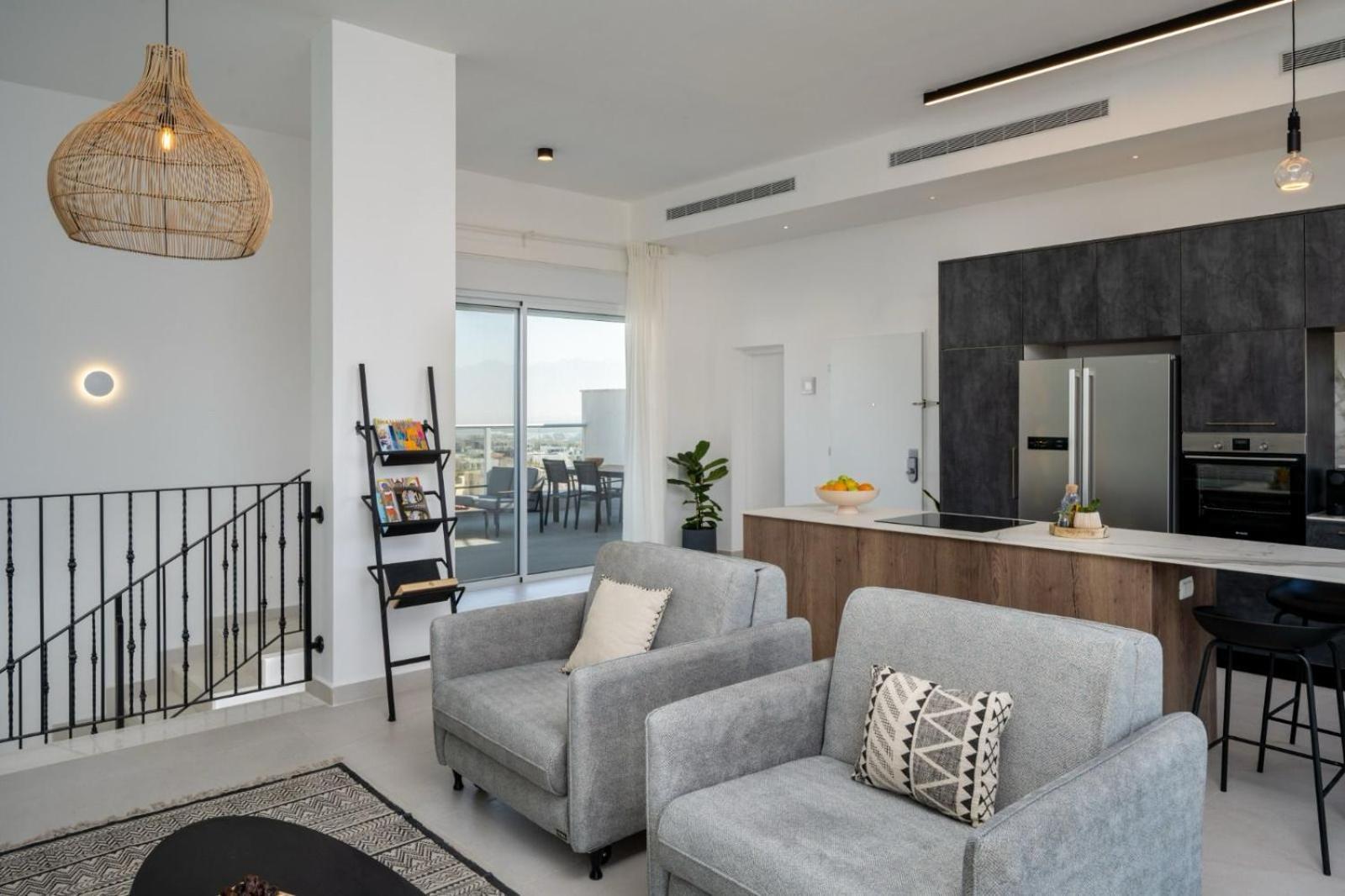Mountain And Sea View - Penthouse With Private Pool Lägenhet Eilat Exteriör bild