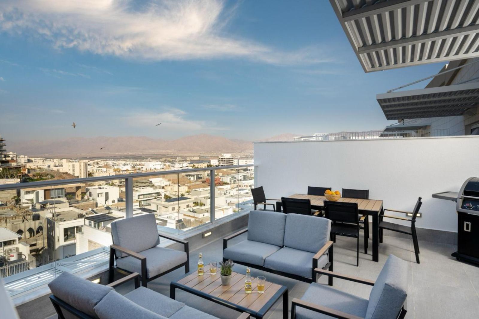 Mountain And Sea View - Penthouse With Private Pool Lägenhet Eilat Exteriör bild