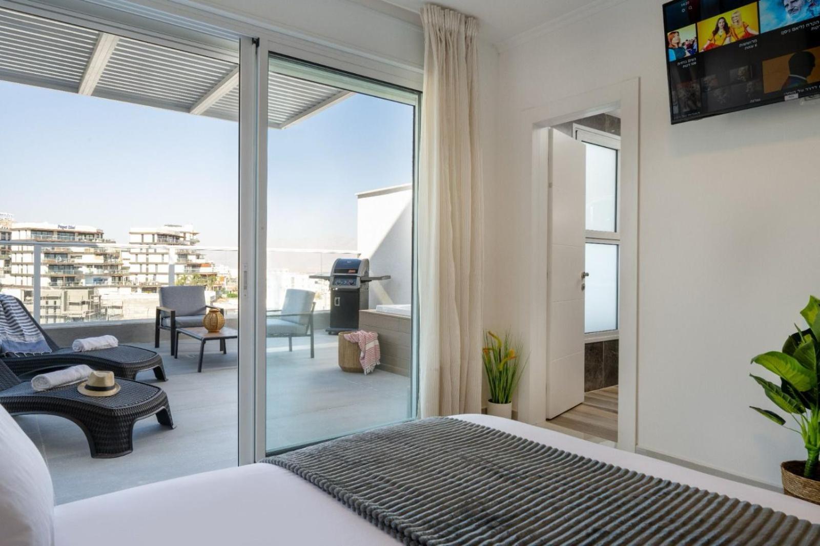 Mountain And Sea View - Penthouse With Private Pool Lägenhet Eilat Exteriör bild