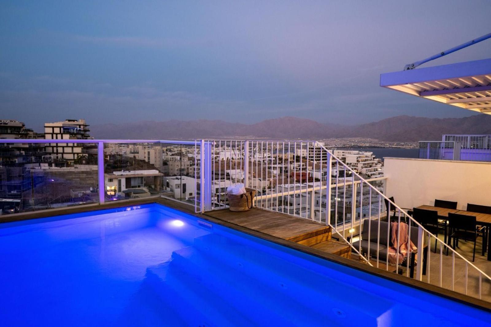 Mountain And Sea View - Penthouse With Private Pool Lägenhet Eilat Exteriör bild